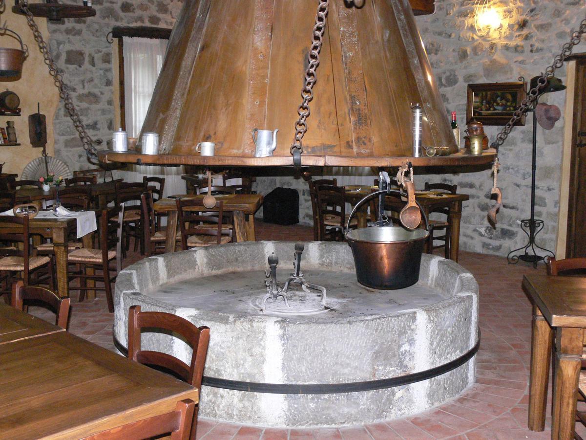 Il Cappellaio Matto Bed and Breakfast Montalto Ligure Exterior foto