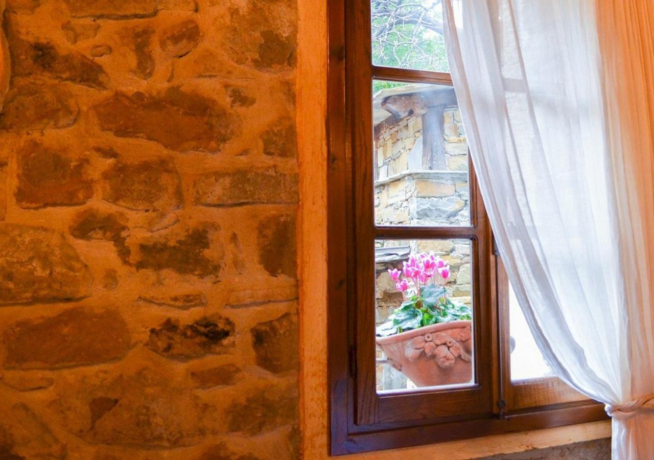 Il Cappellaio Matto Bed and Breakfast Montalto Ligure Exterior foto